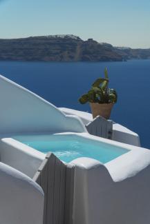 Superior Suite with Hot Tub and Caldera View