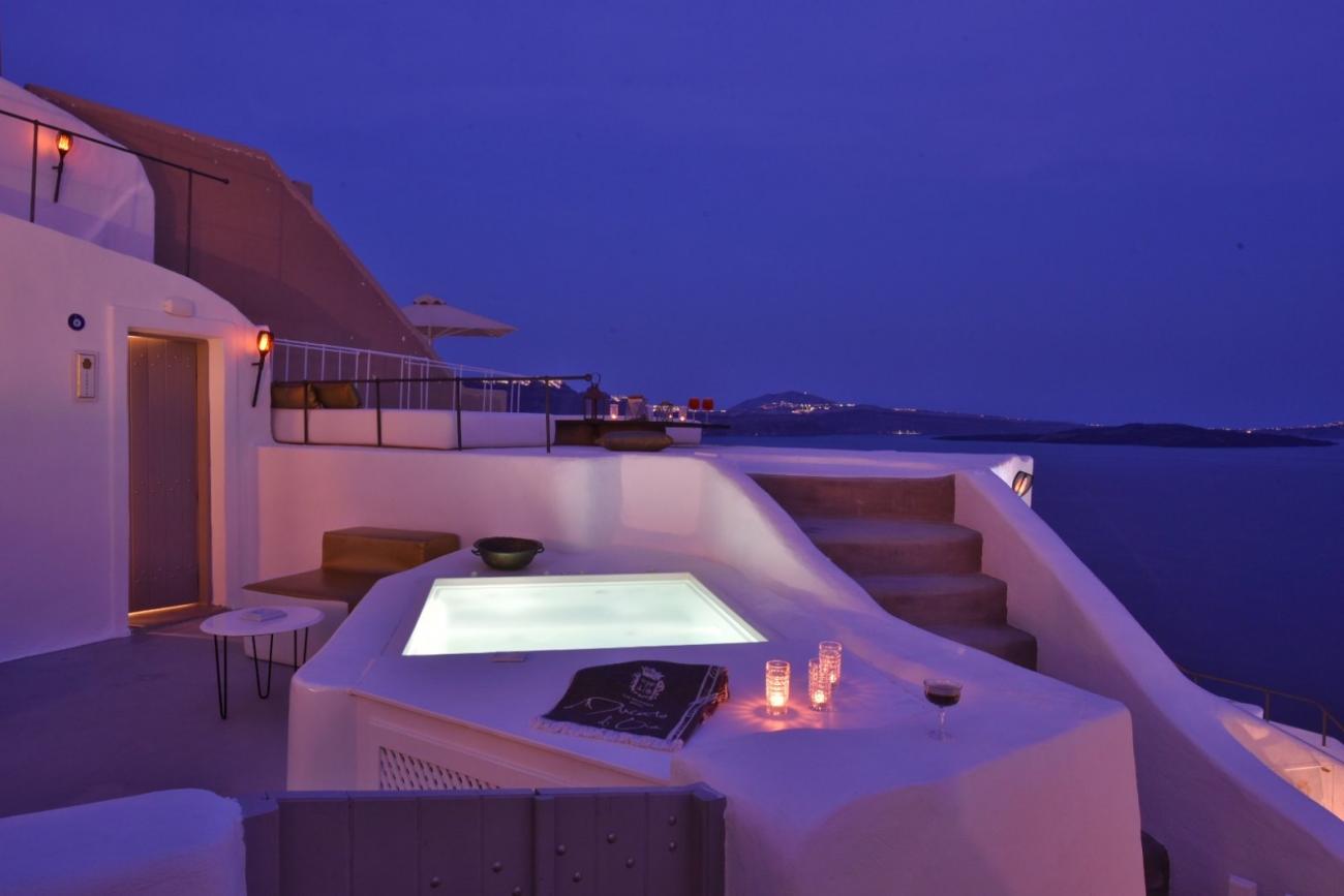 Superior Suite with Hot Tub and Caldera View | Ducato di Oia Boutique ...