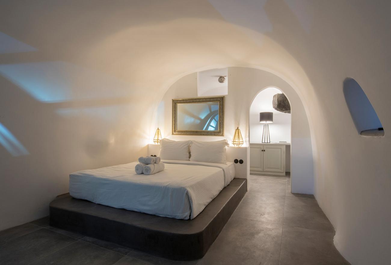 Superior Suite with Hot Tub and Caldera View | Ducato di Oia Boutique ...