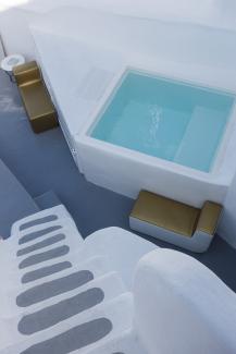 Deluxe Suite with Outdoor Hot Tub- Anafi
