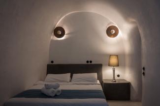 ducato_oia_deluxe_double_room_kythnos_1.jpg