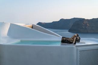 Junior Suite with Outdoor Hot Tub- Thirassia