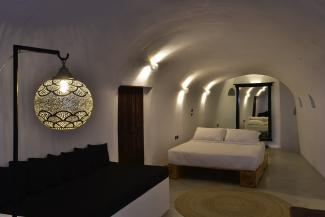 Superior Suite with Outdoor Plunge Pool and Caldera View 