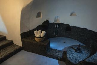 Superior Suite with Outdoor Plunge Pool and Caldera View 