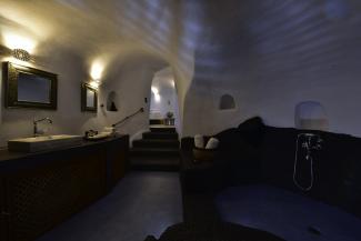 Superior Suite with Outdoor Plunge Pool and Caldera View 