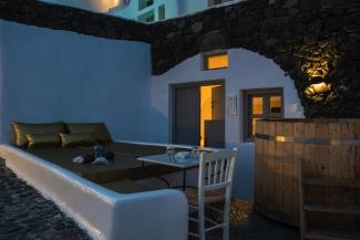 Superior Suite with Outdoor Plunge Pool and Caldera View 