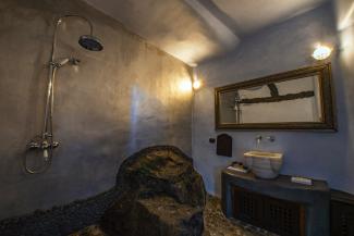 Superior Suite with Outdoor Plunge Pool and Caldera View 