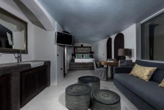 Deluxe Suite with Indoor Plunge Pool and Caldera View