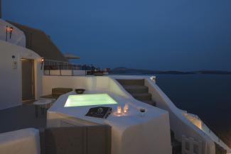 Superior Suite with Hot Tub and Caldera View