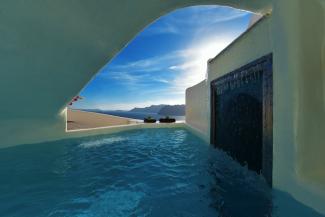 Superior Suite with Outdoor Plunge Pool and Caldera View 