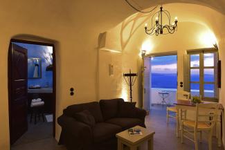 Grand Suite with Plunge Pool and Caldera View