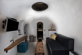 Double Room with Sharing Plunge Pool and Partial Caldera View