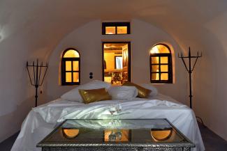 Superior Suite with Outdoor Plunge Pool and Caldera View 