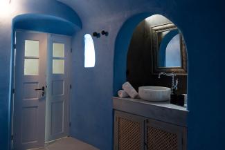 Honeymoon Suite with Hot Tub and Caldera View