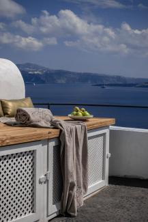 Honeymoon Suite with Hot Tub and Caldera View