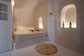 Honeymoon Suite with Hot Tub and Caldera View